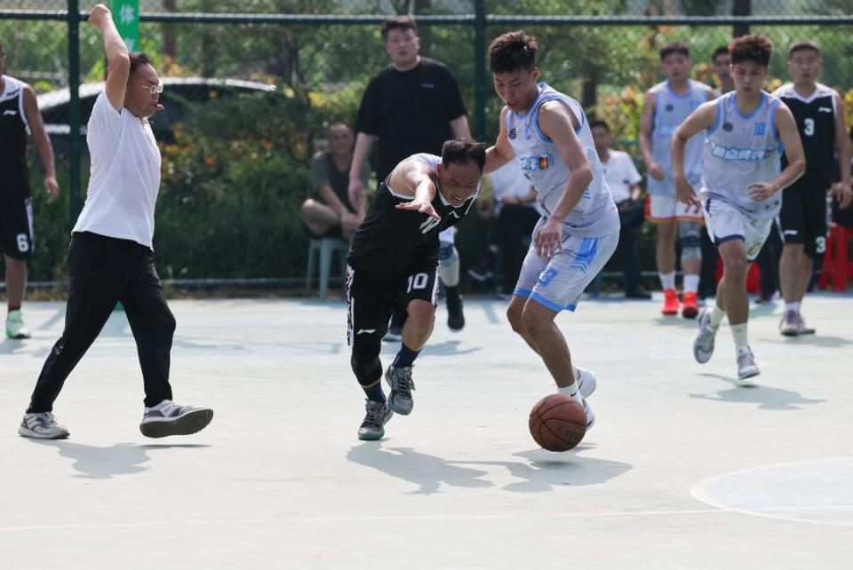 场边爆发出, 以体育为媒, OQSsQ