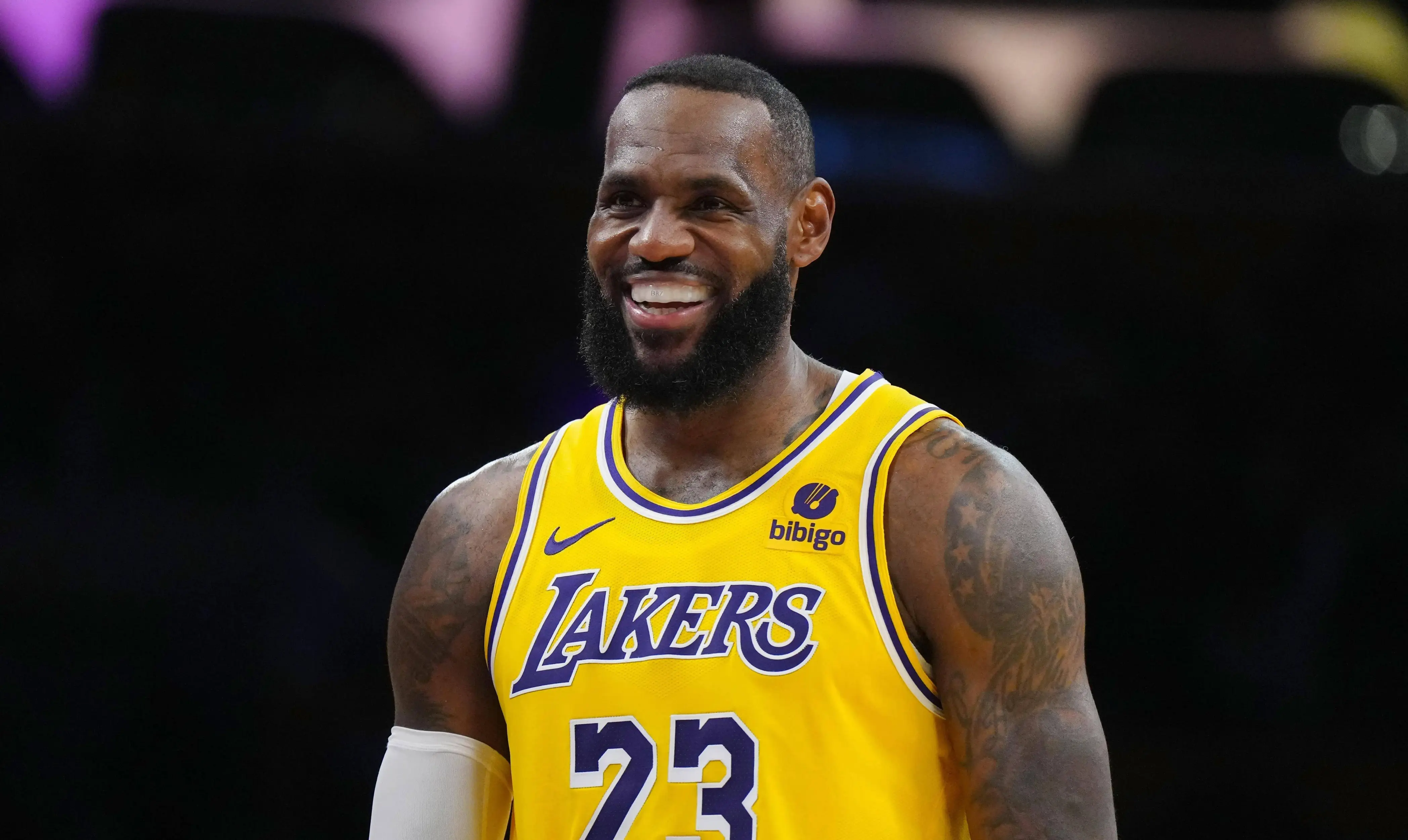 六年再次来, 且他在勇士